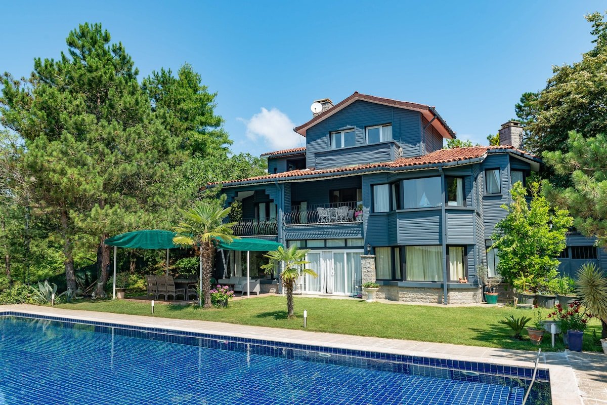 Private 500 m2 villa in 5 arce land gallery image 2