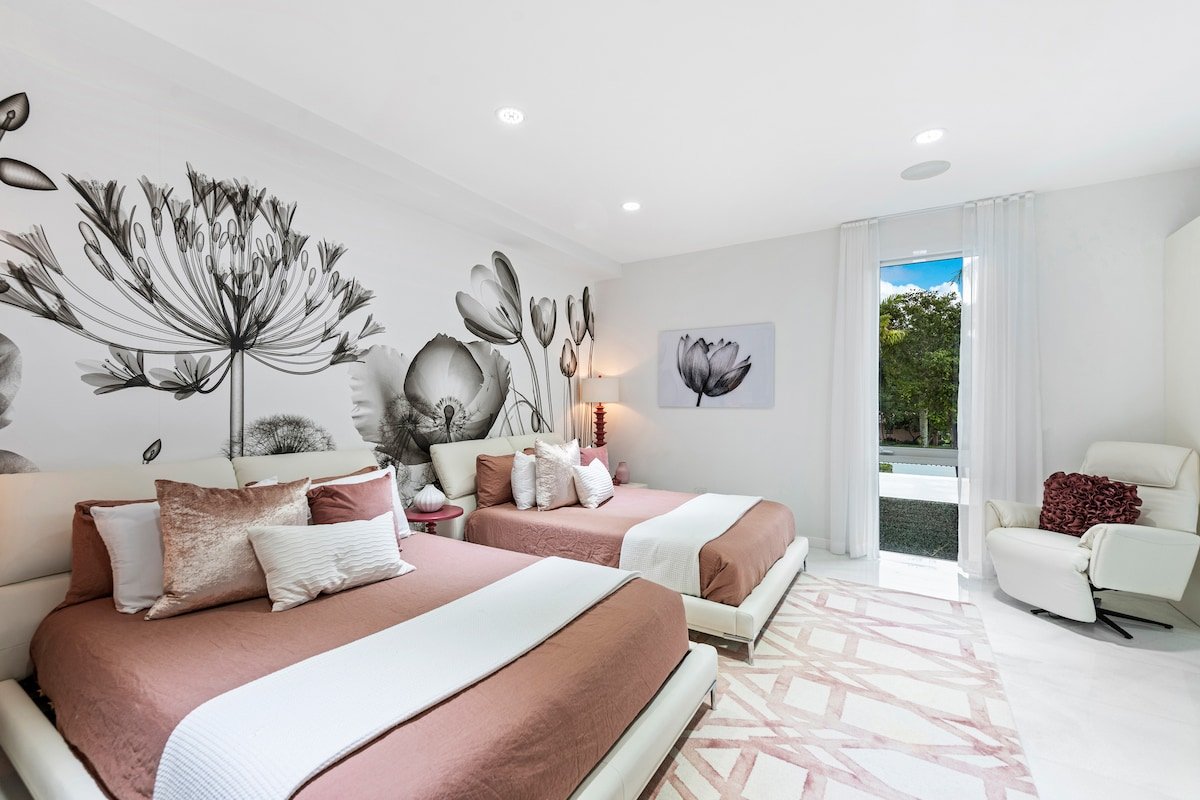 Dreamvilla in Pinecrest by Jatina Group gallery image 2