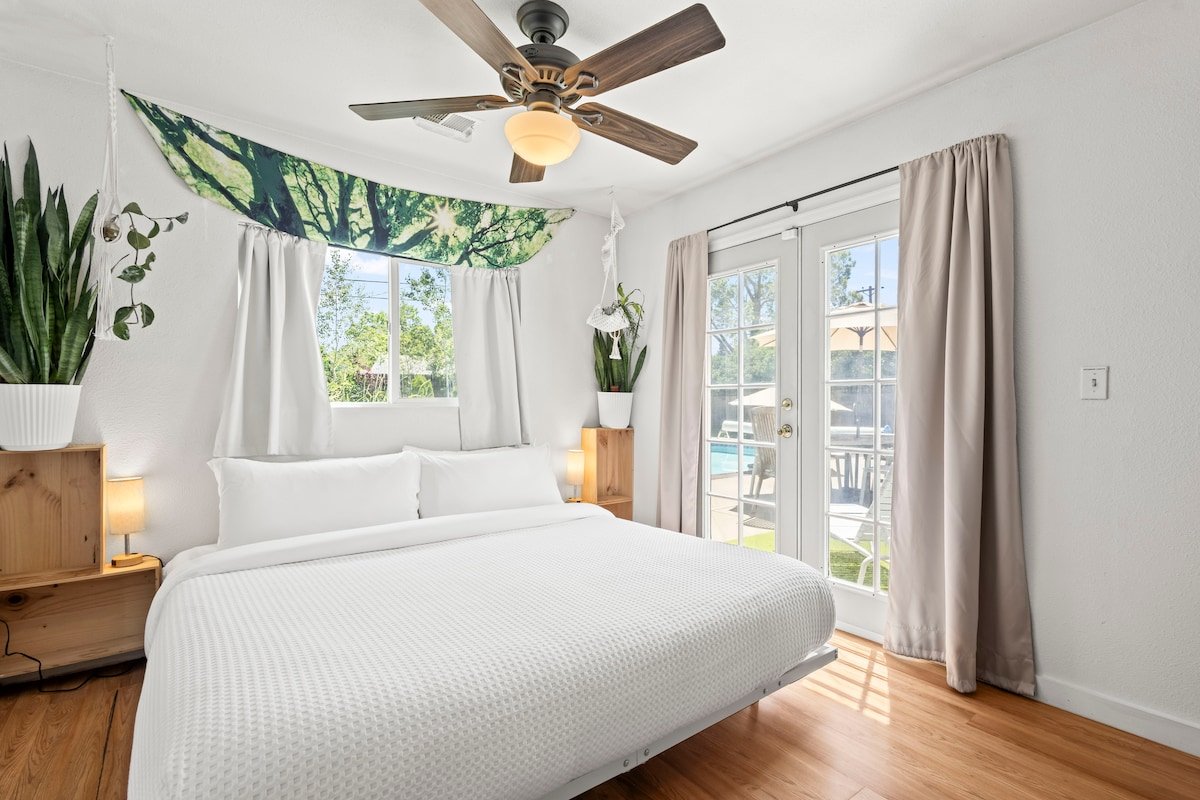 Petals 4 Pollinators | Peaceful Stay in Denver gallery image 3