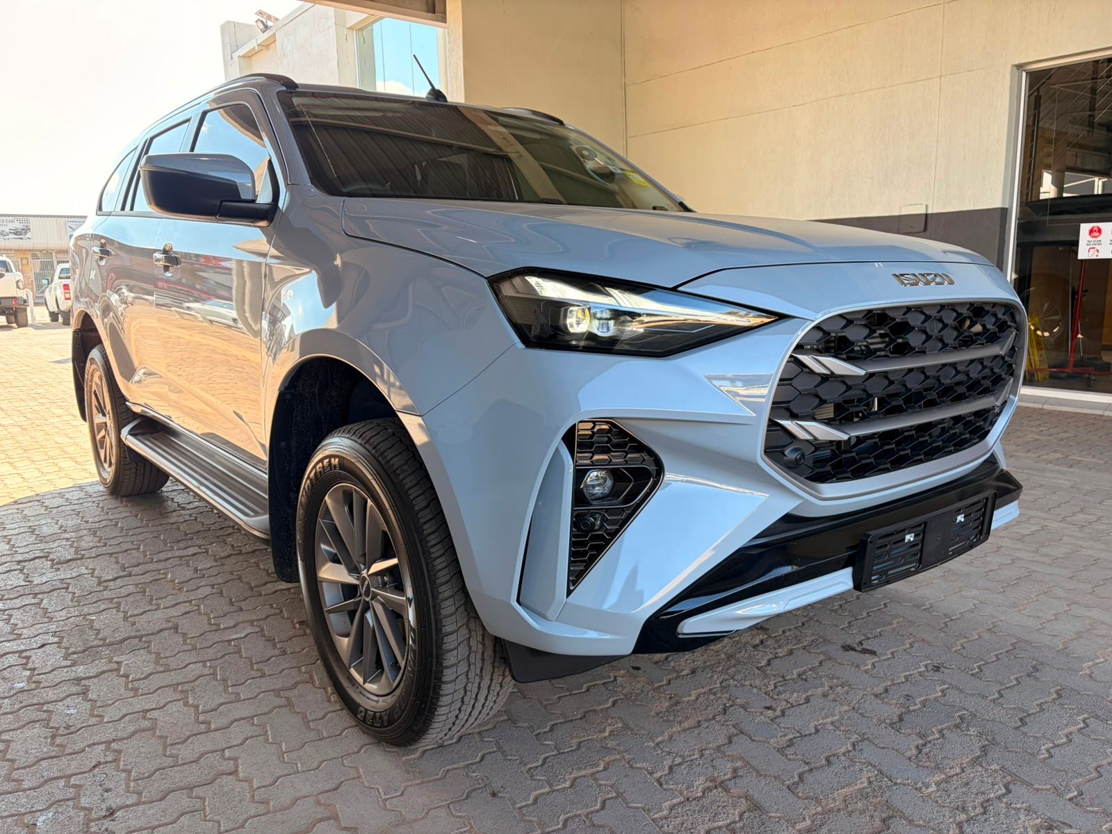 ISUZU MU-X 1.9D LS  for Sale in South Africa