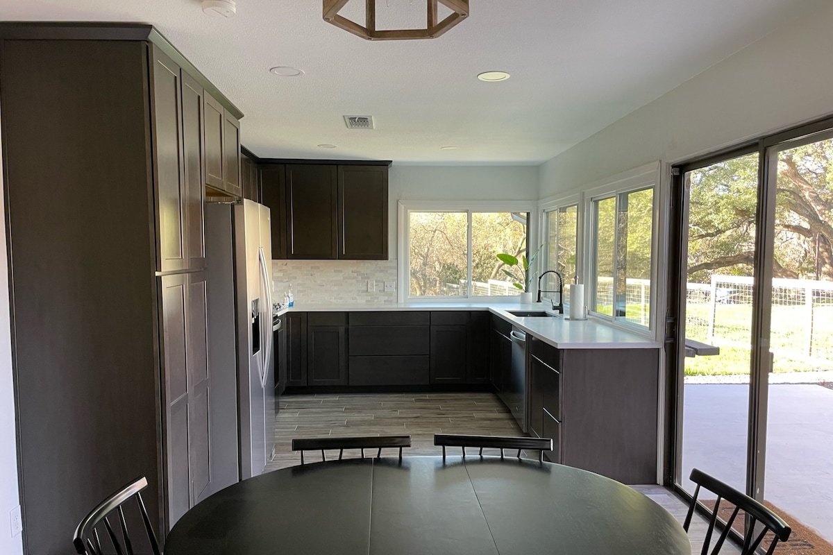 Kid-friendly, 3 Bedroom w/ Greenbelt Views gallery image 2