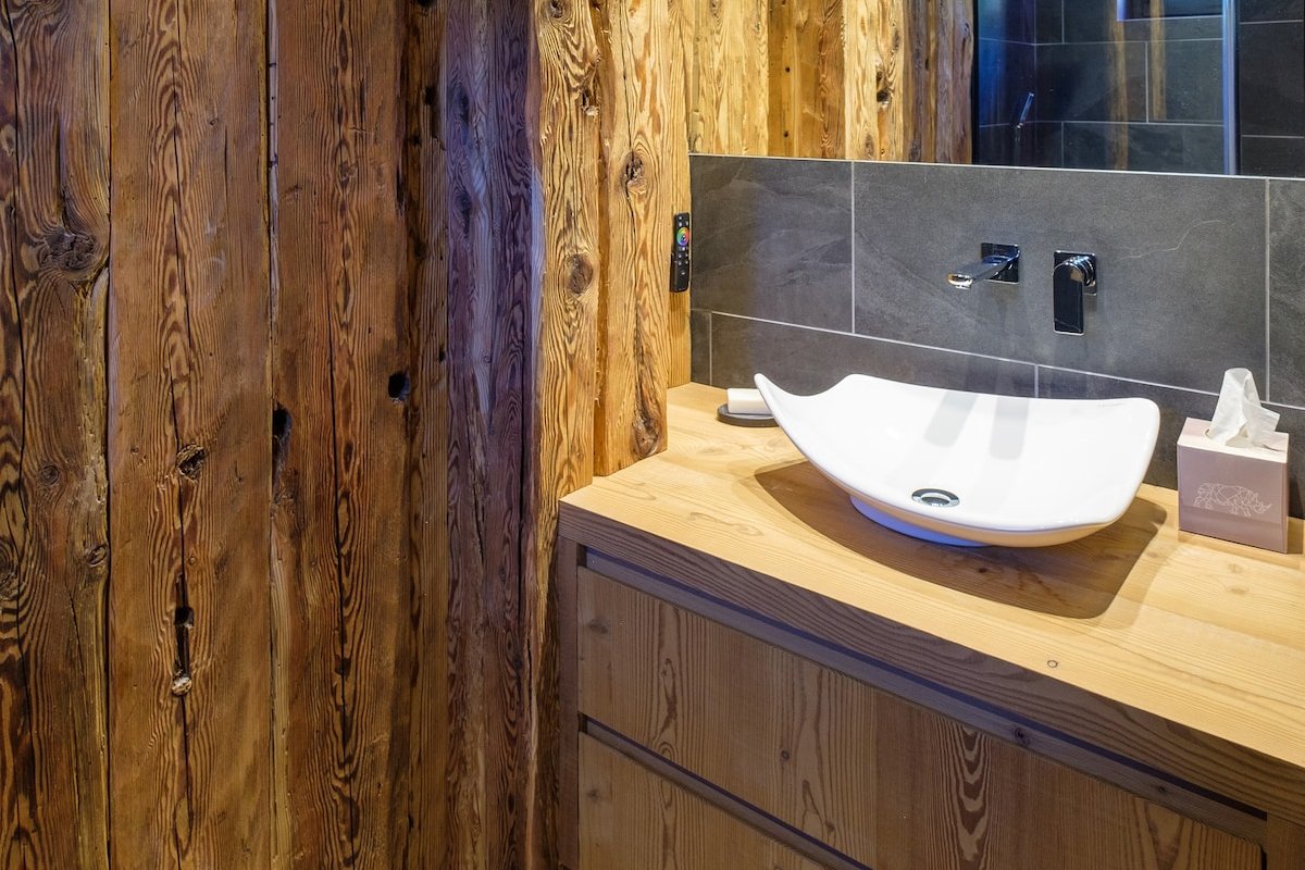 Chamonix Chalet Aïkoa Luxury Ecolodge gallery image 4