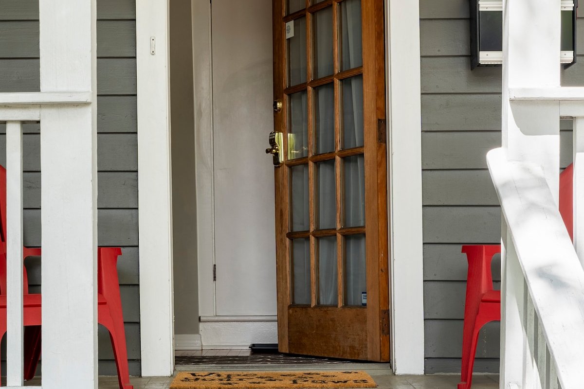 Urban Retreat-Sauna-Craftsman-Pets-Backyard gallery image 4