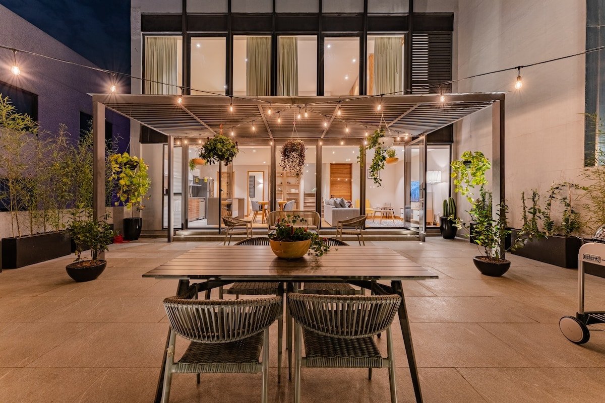 Perfect Stay in Roma Private Terrace BBQ gallery image 2