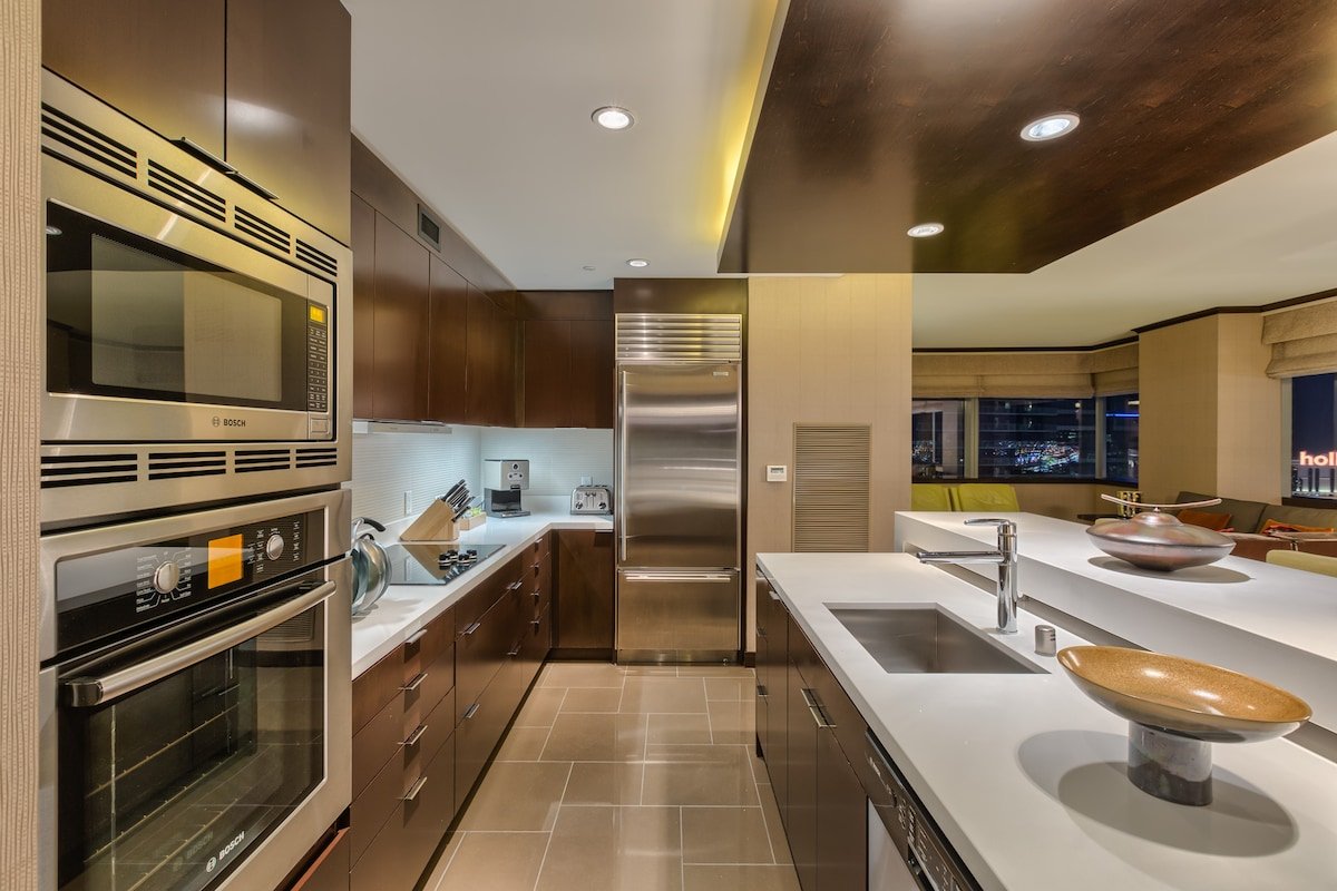 Biggest Vdara Penthouse! 2+BR Stunner Strip Views! gallery image 4