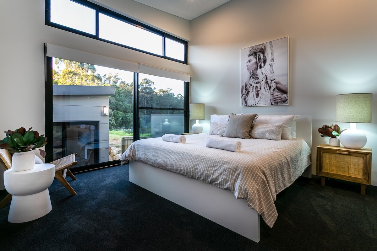 Maison du Lac – house on lake, close to town gallery image 4