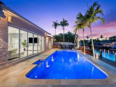 Modern – Heated pool – intercostal views