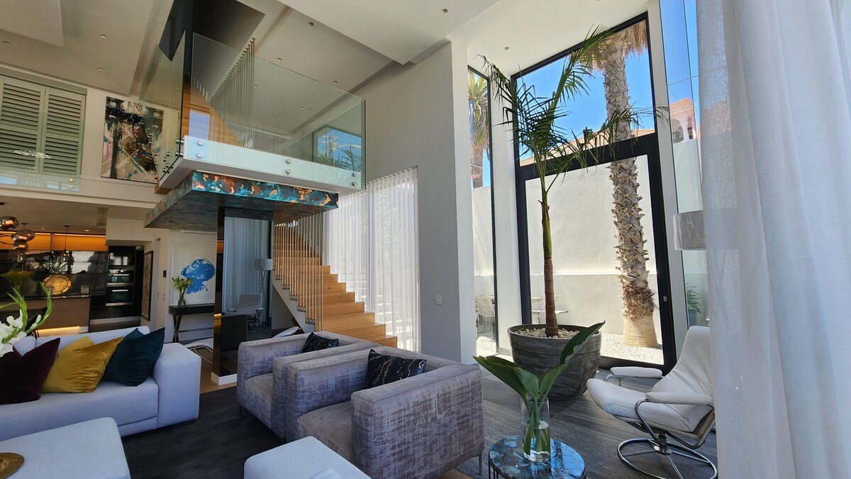 Villa Apartment in the heart of Bantry Bay. gallery image 5