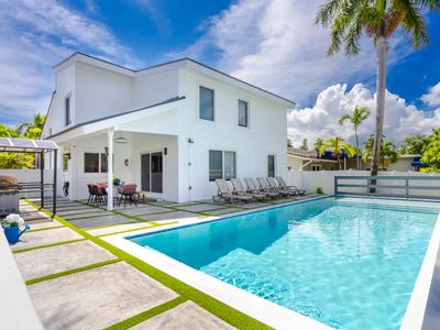 Luxury 5BR/3BA Villa Walk to Hollywood Beach