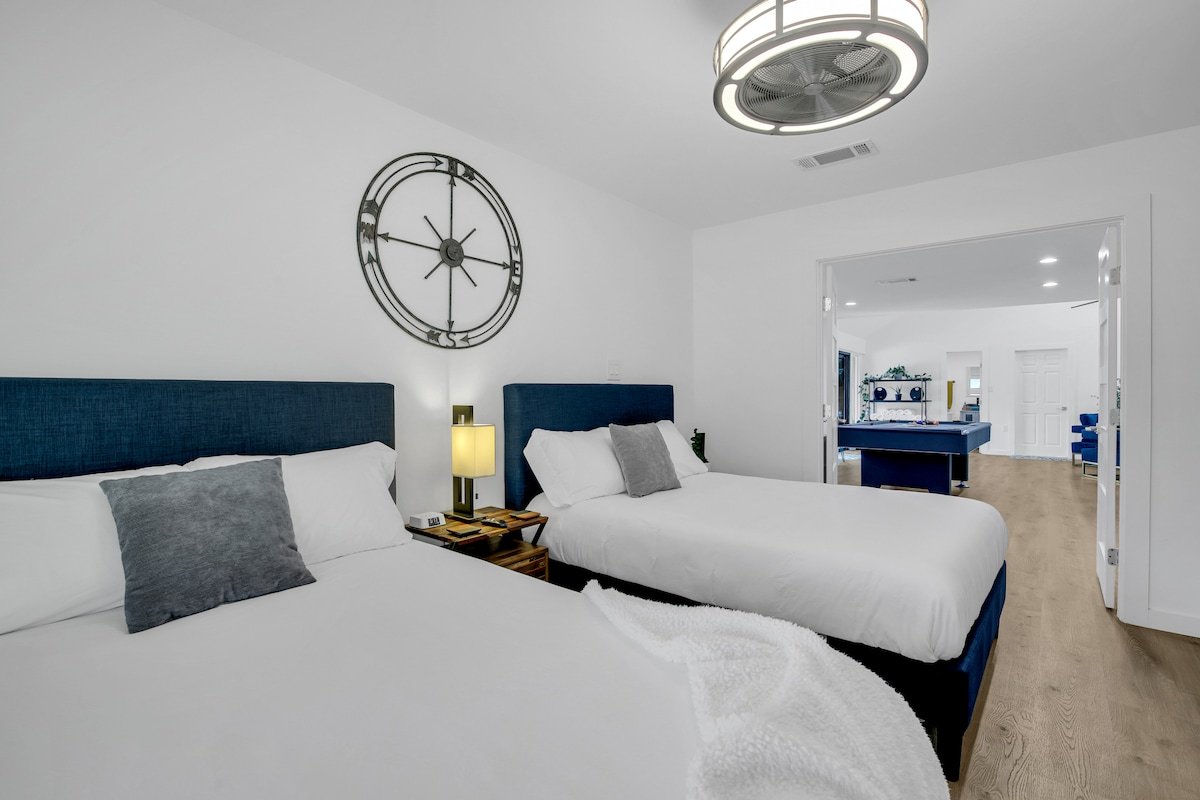 Luxurious Experience at “Casa Blanca” Heated Pool gallery image 4