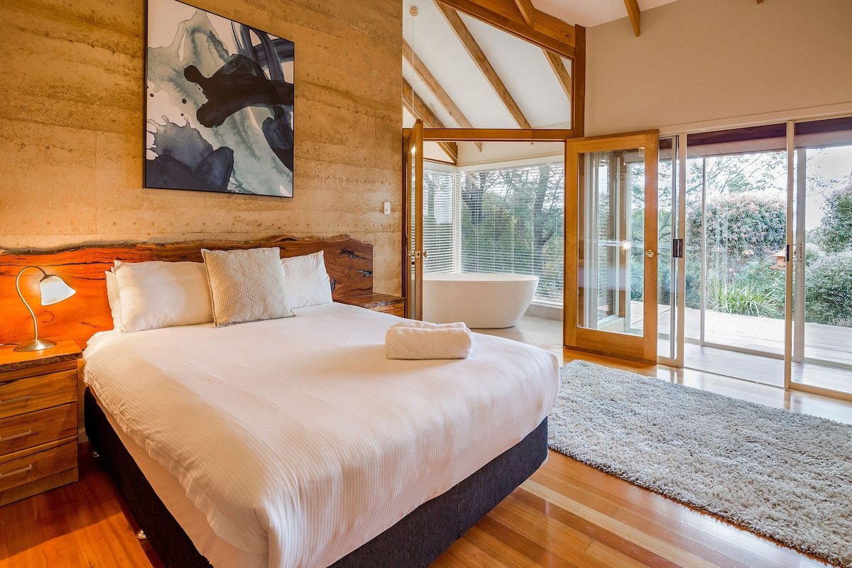 Views Of The Bay—A Tranquil Bushland Escape gallery image 4