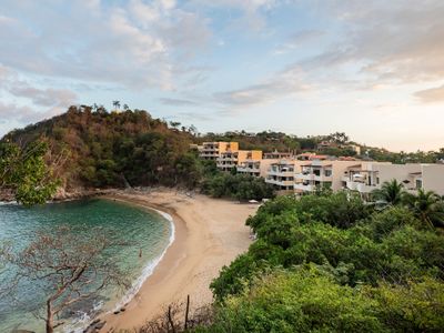 Celeste Curamoria OceanView & Private Beach 2BD