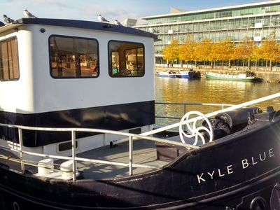 Unique spacious houseboat on Bristol Harbour
