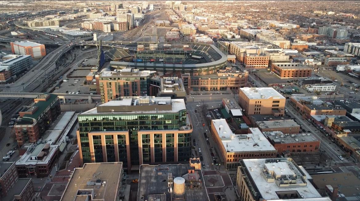 Downtown Denver Luxury 2BR w/ Gym Sauna & Parking gallery image 4