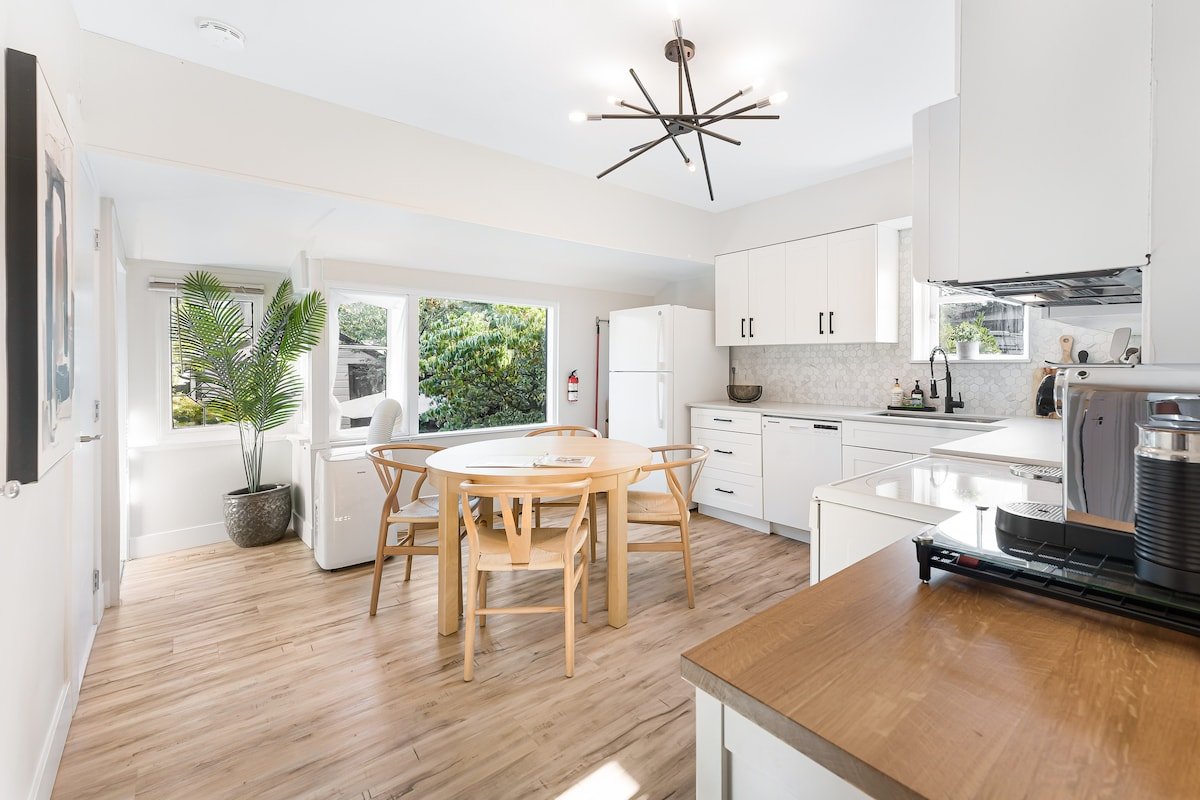 Unique Waterview House Near Downtown Vancouver gallery image 4