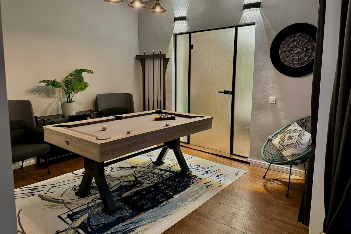 Central I 140m² • 4-Room • 1.5 Bath • Hackescher gallery image 2