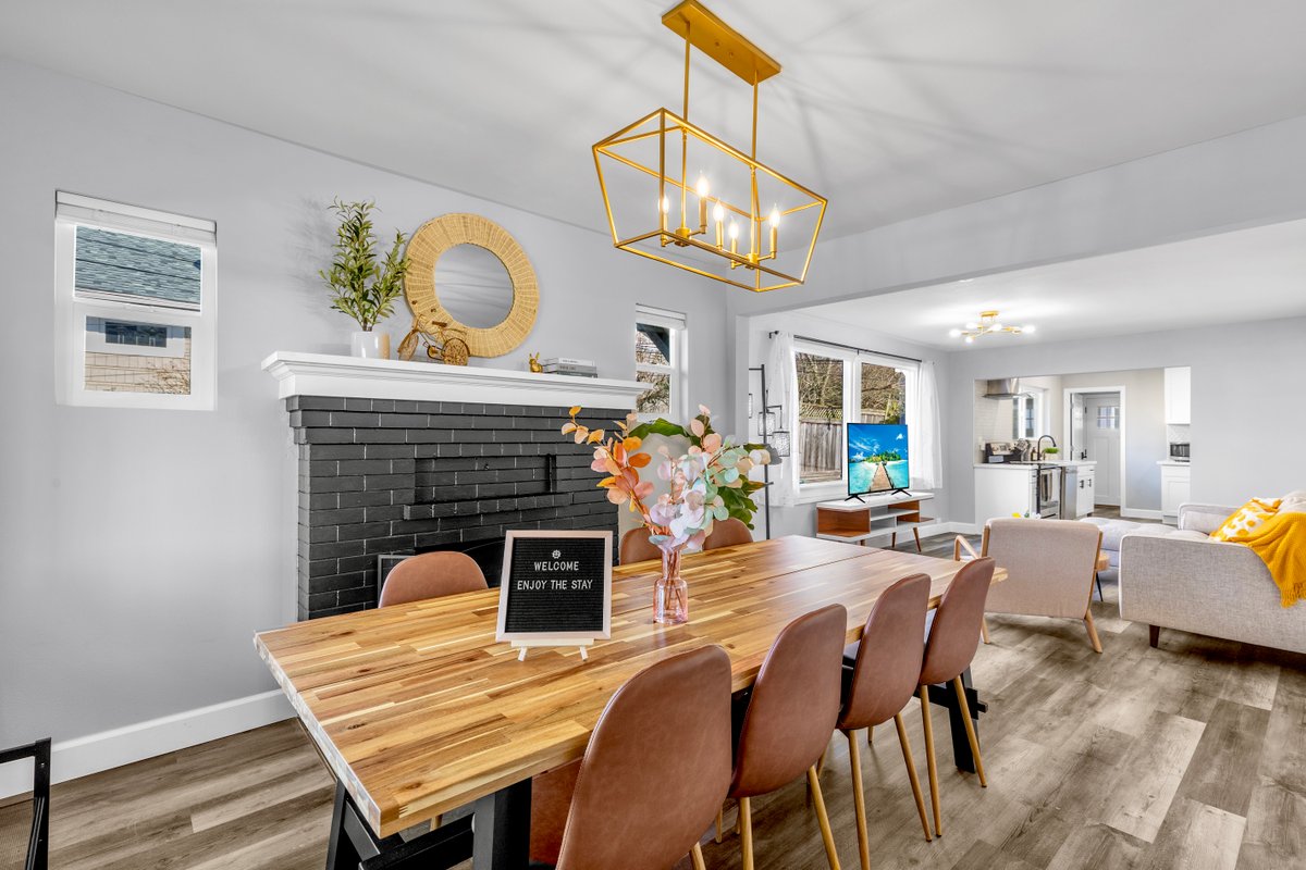 6b3b 3 Unit Morden Home close to Greenlake UW & DT