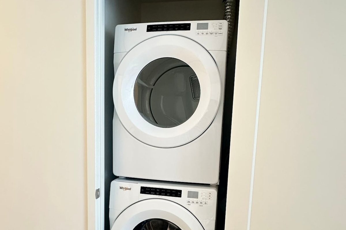 St.Lawrence Market 2bedroom2bed+1 sofabed 2Full WC gallery image 3