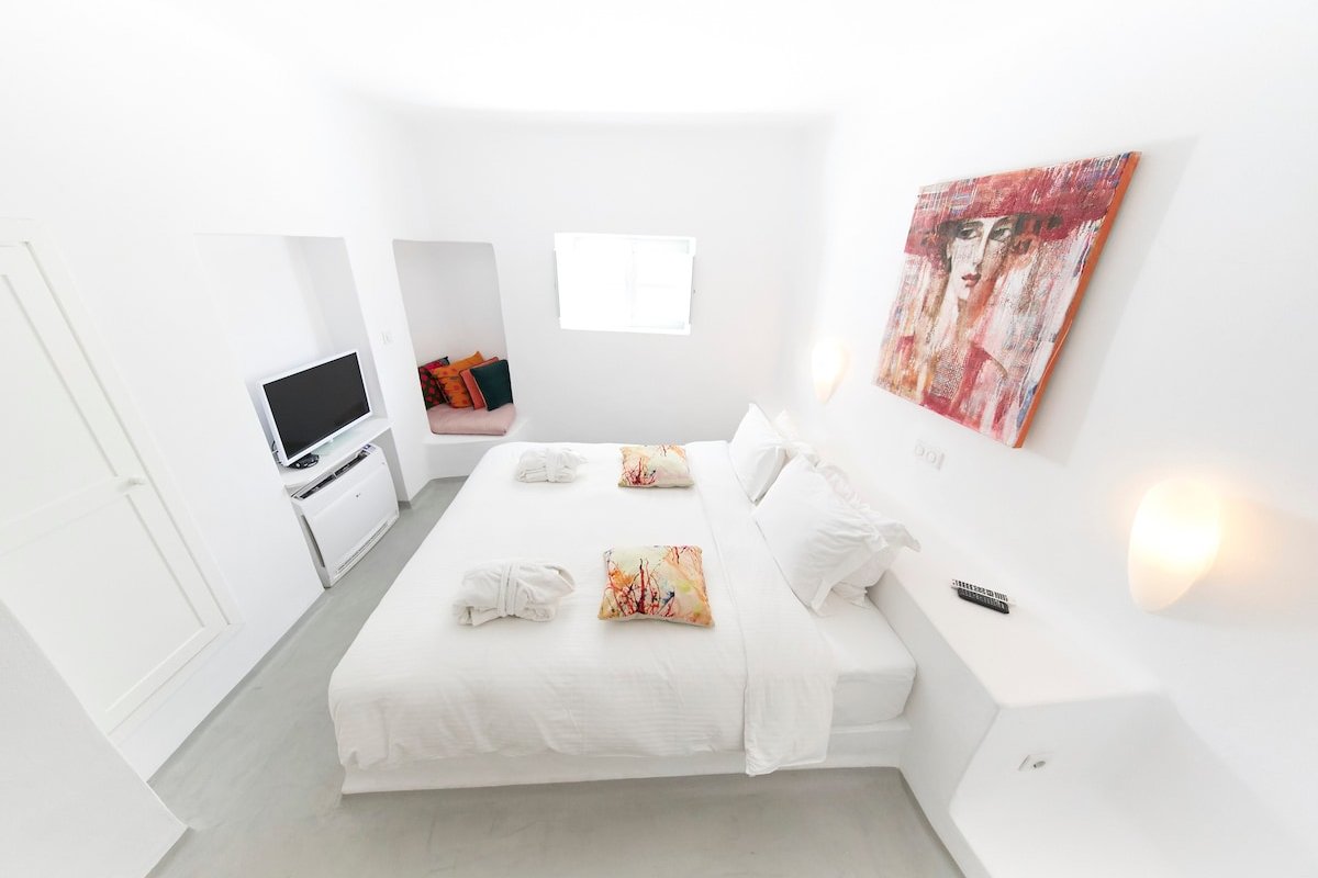 Three bedroom Villa with two Caldera View Jacuzzi gallery image 4