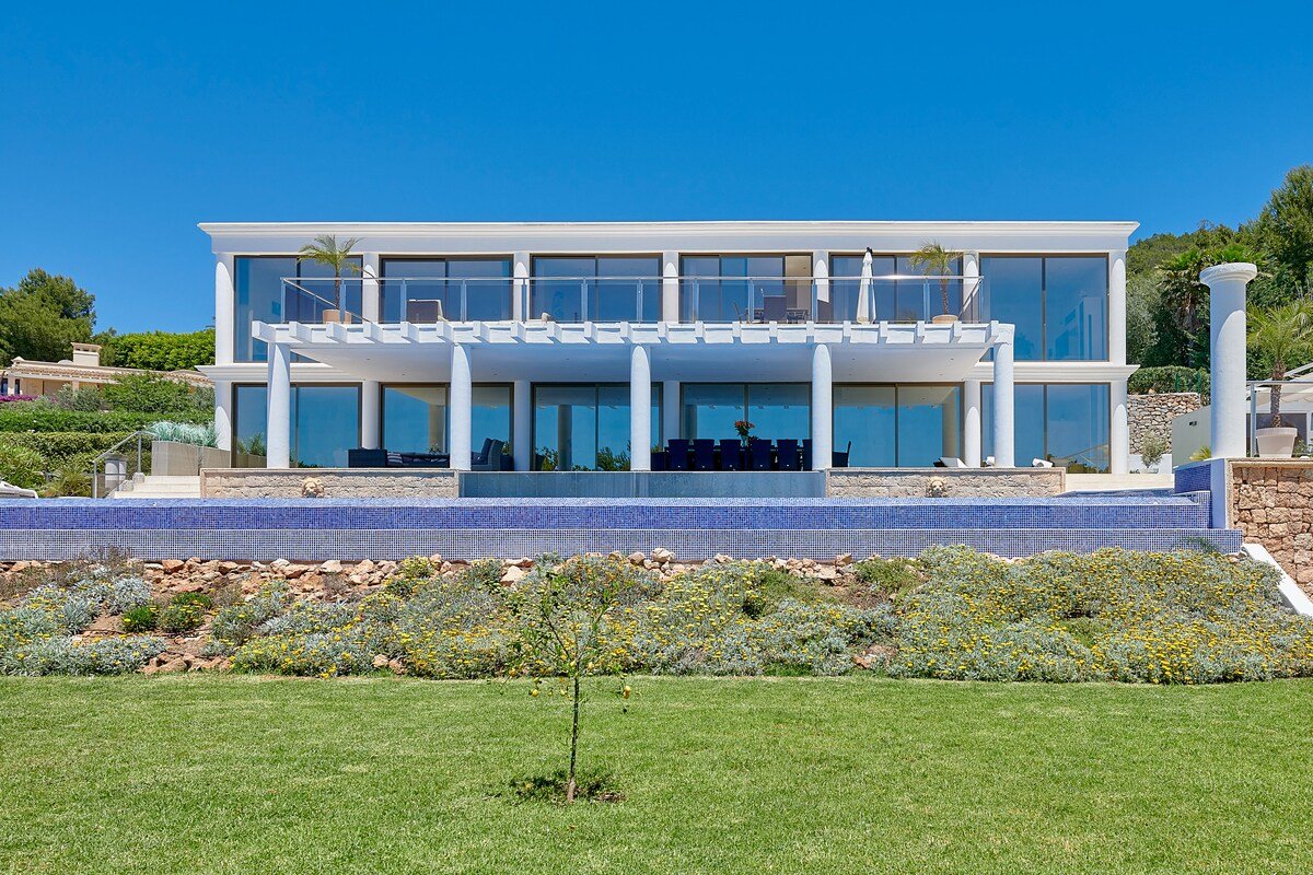 Ibiza town views- pool- bbq- gym- piano gallery image 2