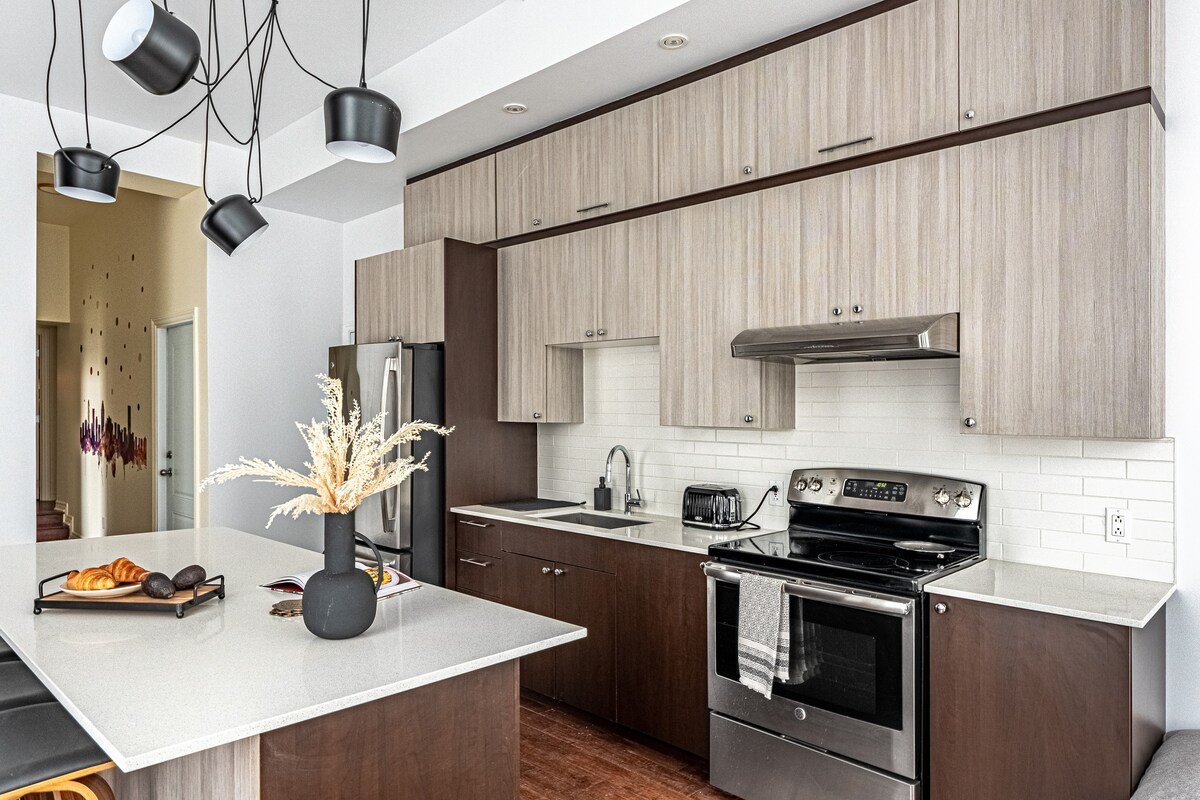 Day n Night Mtl, Heart of the Plateau gallery image 4