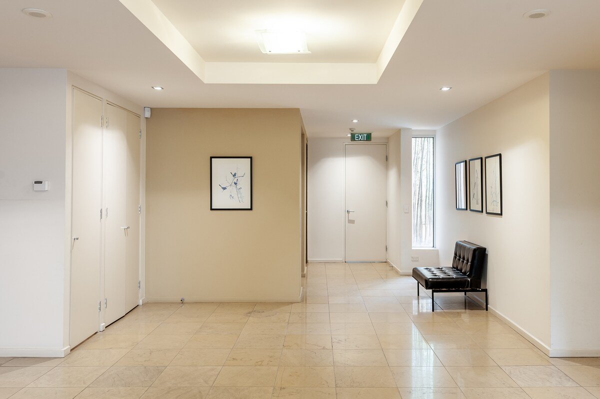 Incredible Family Apt W/spa Bath and Private Garden. gallery image 4