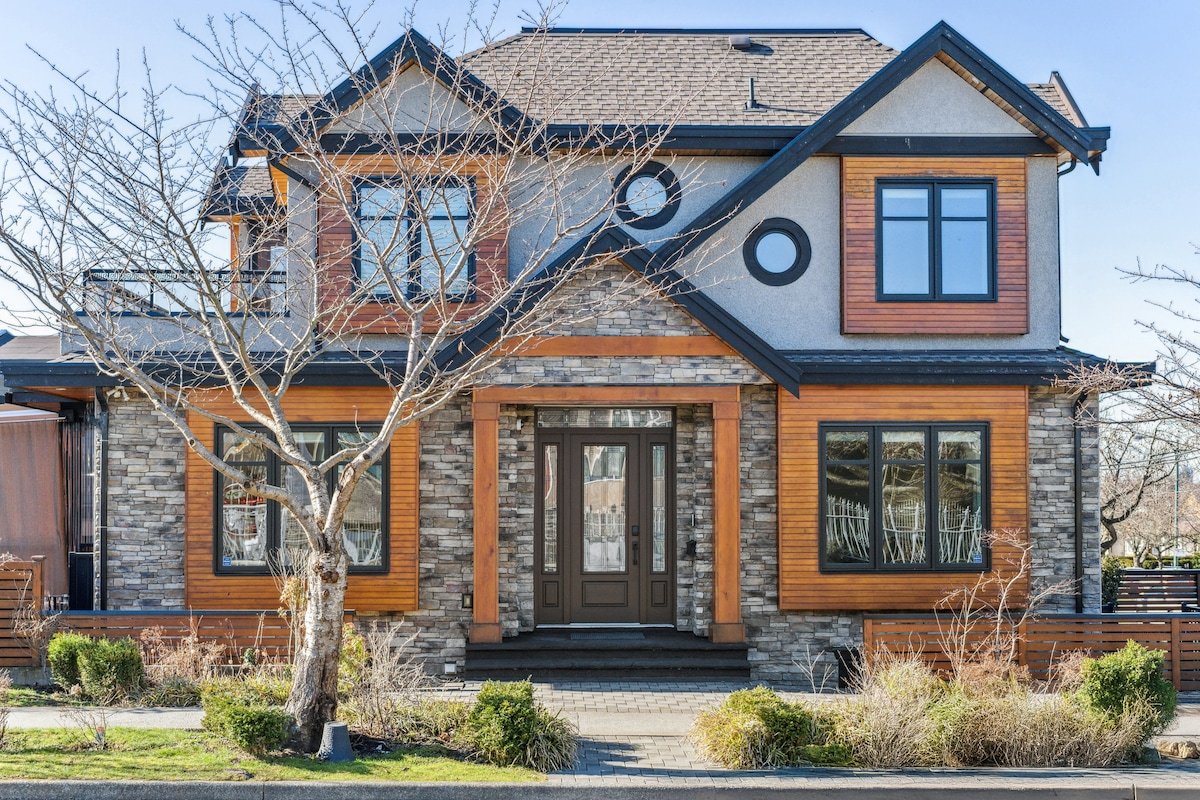 Modern 4B/5B Vancouver Home w/AC + Rooftop Patio gallery image 2