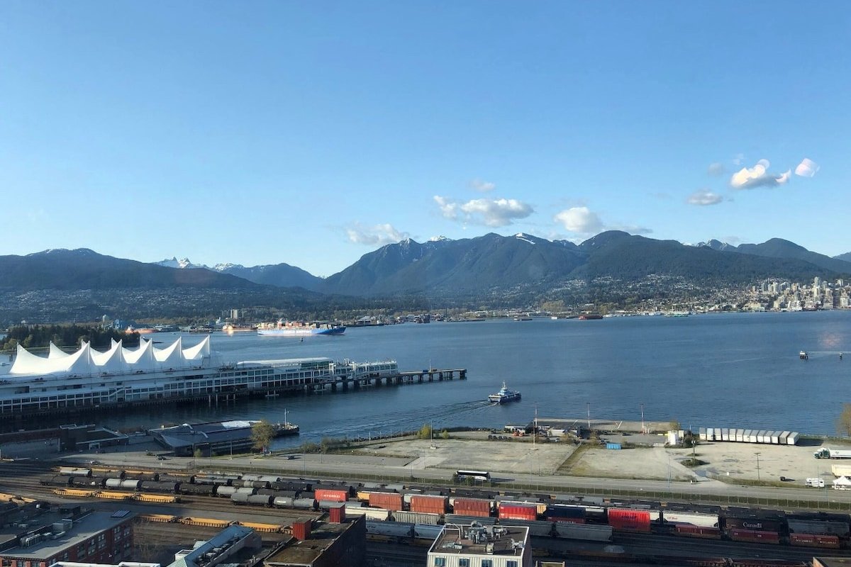 Stunning views – Gastown, 1 parking gallery image 2