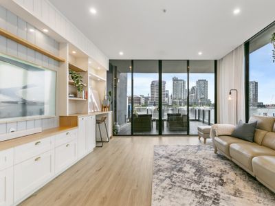 *Luxury 3bedroom 2.5bath 2 carparks harbour views*