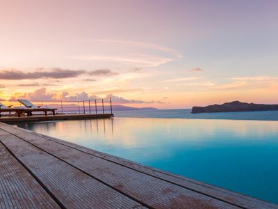 Lux Villa ★Heated pool ★ 500mt to Stalos beach