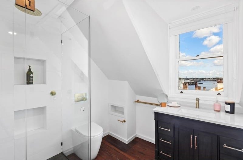 Chic Large 4 Bedroom Water View House @ The Rocks gallery image 5