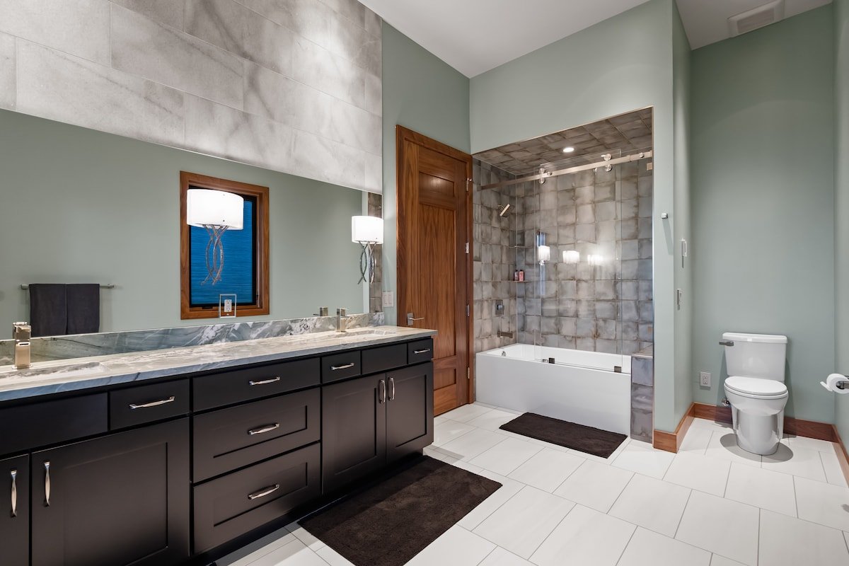 The Driftwood Lakefront Estate gallery image 2