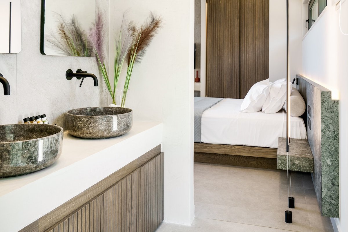 Villa 7 Seas – With Amazing View – Heated Pool gallery image 5