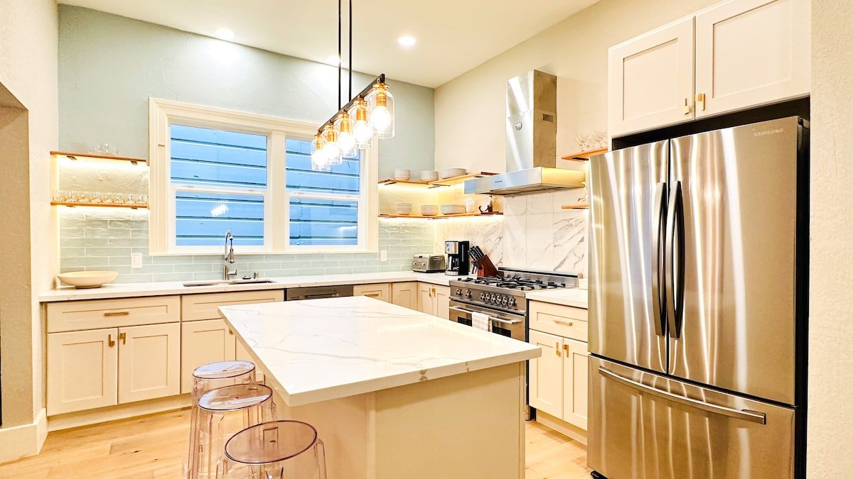 10-BR 4-BA Spacious Home in Trendy Duboce District gallery image 4