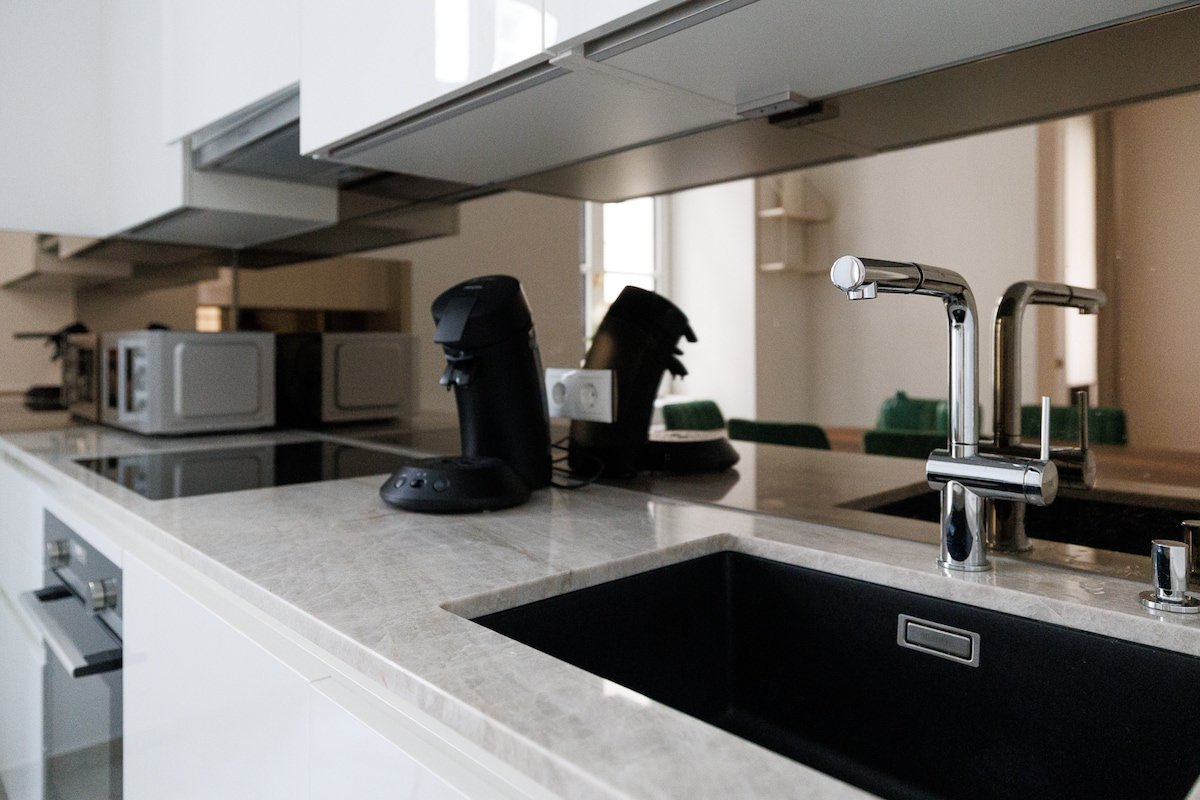 Stylish 3BR Vienna Flat – 3.5 Baths, Sleeps 9 gallery image 5