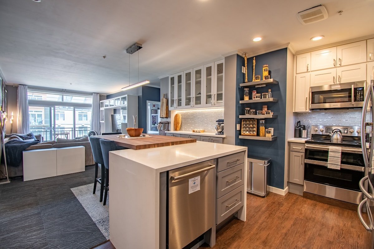 Artist’s Retreat in the Heart of Seattle! 2BR/2BA gallery image 5