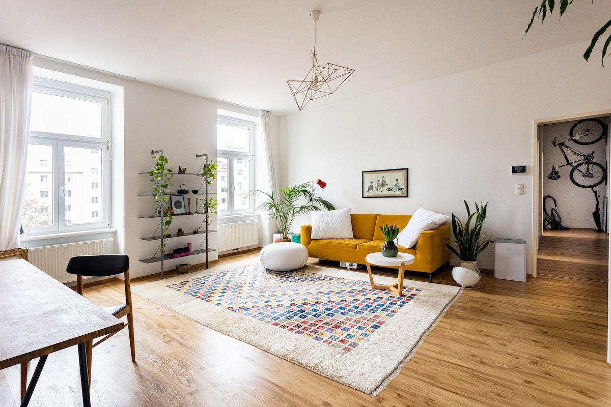 Designer Central Apartment in hip neighborhood gallery image 3