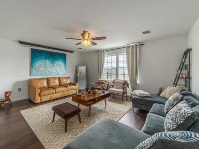 Huge 3BR Urban Gem – 3 miles to NYC + Free Parking