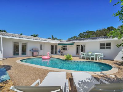 Game room, BBQ, large rooms, spacious home!