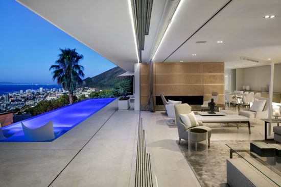 Photo 3 of Ocean View accommodation in Bantry Bay, Cape Town with 5 bedrooms and 5 bathrooms