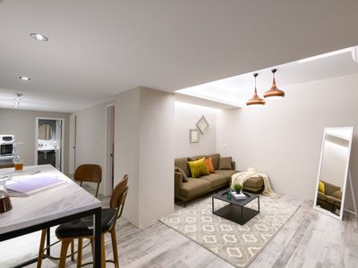 AA/12人房 /兩間獨立房型/ MRT忠孝復興3min /東區市中心/ SoGo微風百貨/雙線捷運