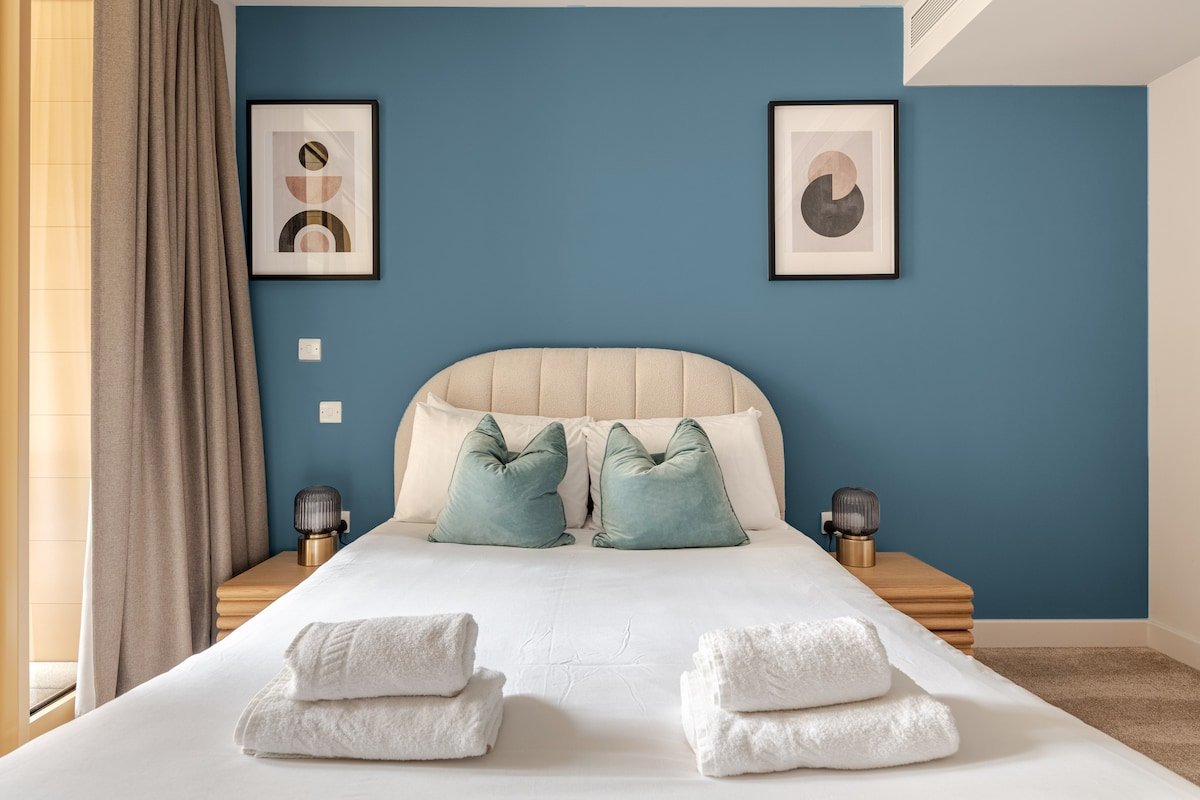 Stylish 1-Bed w/Balcony by Battersea Power Station gallery image 3