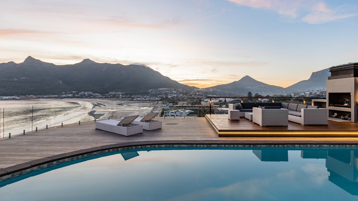 Exceptional Hout Bay Home with Breathtaking Views gallery image 4
