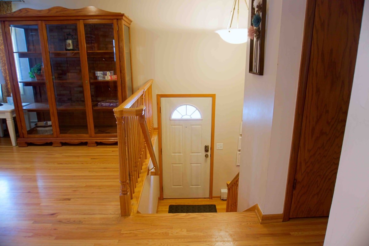 5 bdrm house w/HOT TUB across from Moore Lake Park gallery image 5