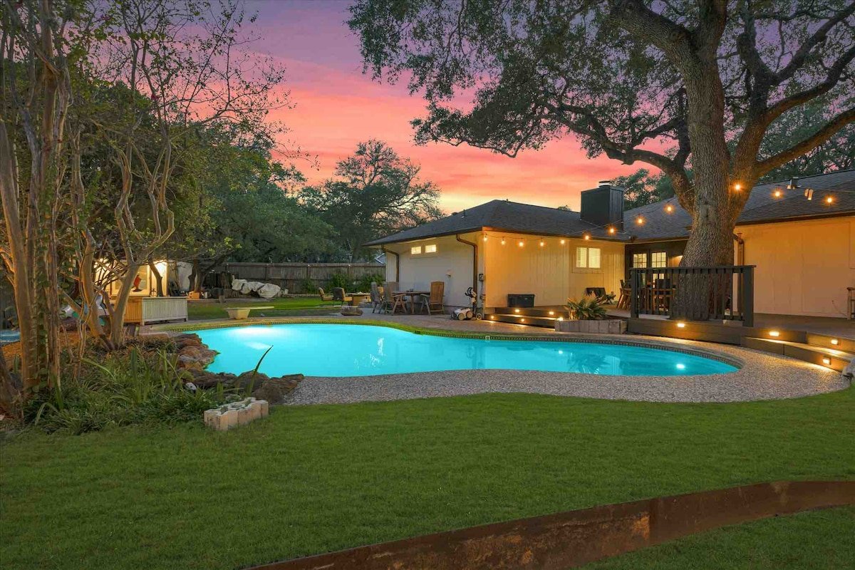 TheHideawayVaca – South Austin:Backyard Pool Oasis gallery image 2