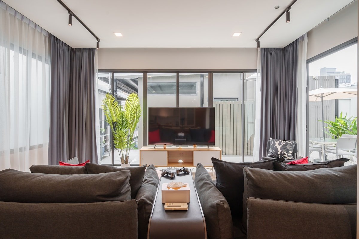 Penthouse for Family and Frds – 6 mins walk to BTS gallery image 3