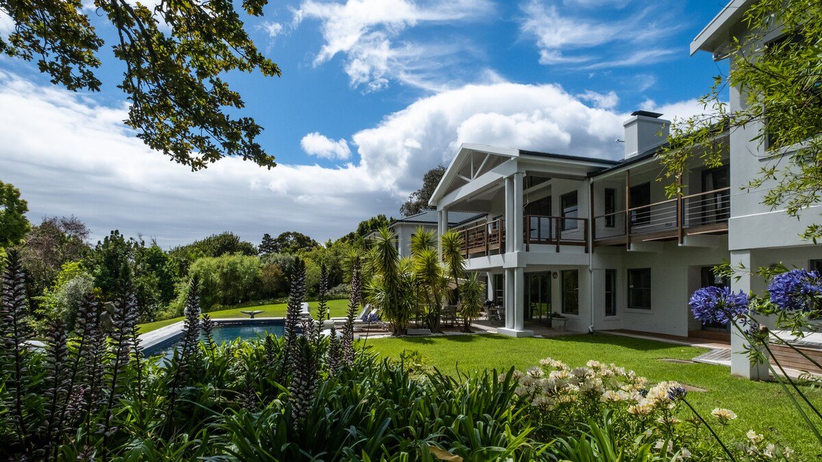 Kapito Palace, by Steadfast Collection gallery image 4