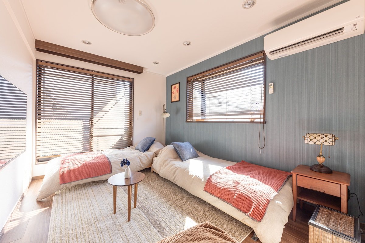 3-story Apt with natural light,1-stop to Shinjuku gallery image 2