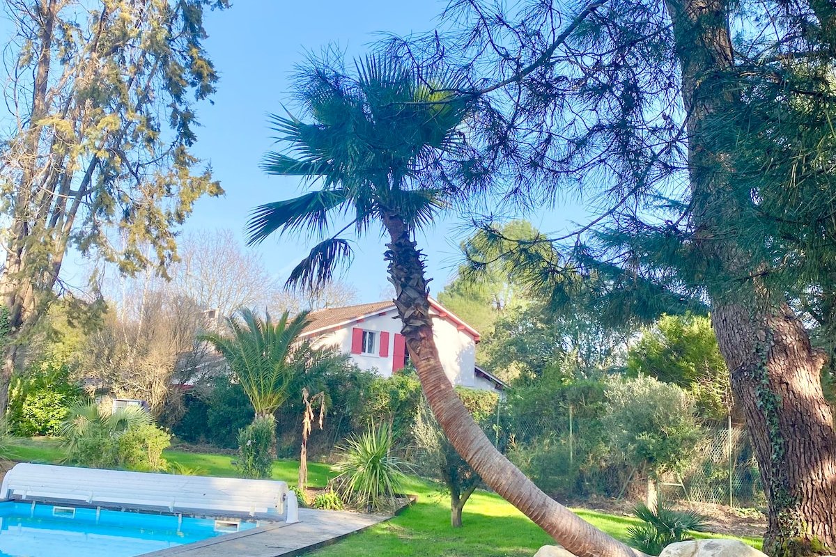 « La Pignada » villa avec piscine au cœur des pins gallery image 4