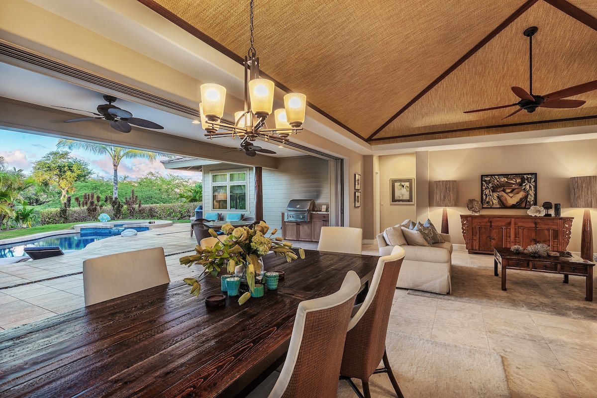 Beautiful 3 Bedroom Home at KaMilo with Pool! gallery image 3